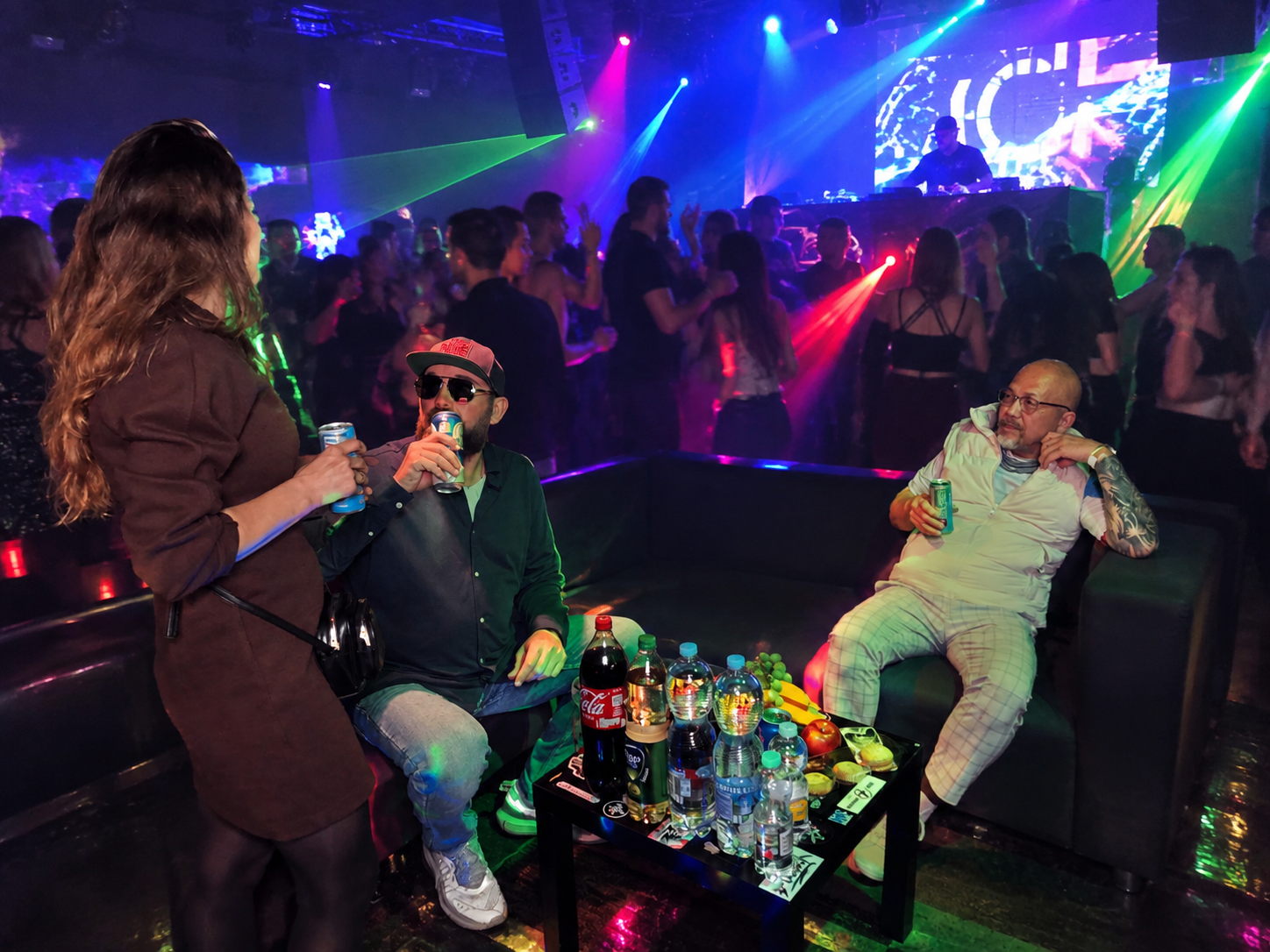 Hosté se baví při Dinner Show